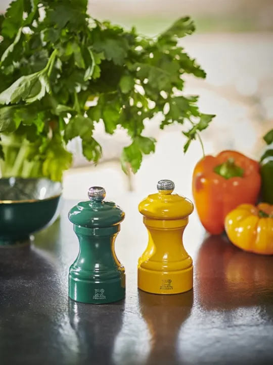 Cheap Bistro Manual wooden pepper mill in forest green gloss, 10cm For Under £50|Pepper