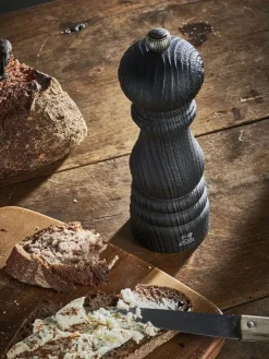 Store Bistro nature black Manual upcycled wooden salt mill in black, 10cm Salt|Salt Mills