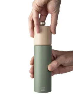 Hot Boreal Manual beech wood pepper mill in fern green, 21cm Pepper|Pepper Mills