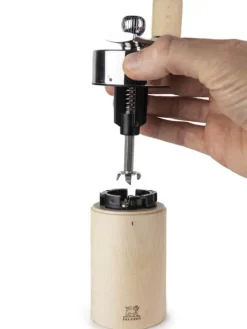 New Isen Manual wooden nutmeg mill, 16cm Speciality Spice Mills