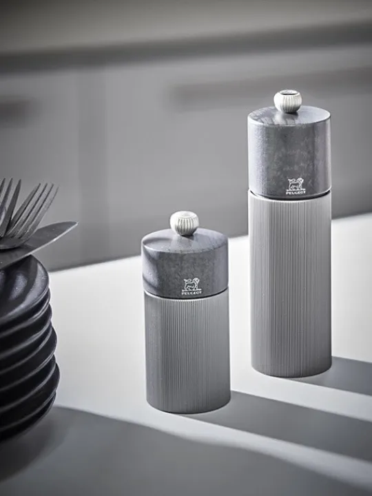 Outlet Line Manual aluminium and wooden salt mill, graphite, 12cm Salt|Salt Mills