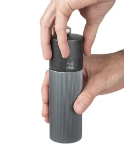 New Line Manual salt mill with a carbon finish, 18cm Salt|Salt Mills